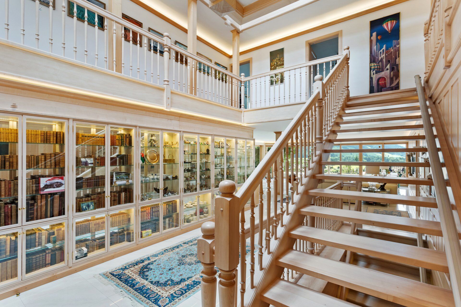 Ground floor distribution hall