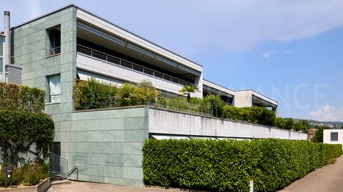 EXCLUSIVITÉ : Spacieux attique avec vue panoramique