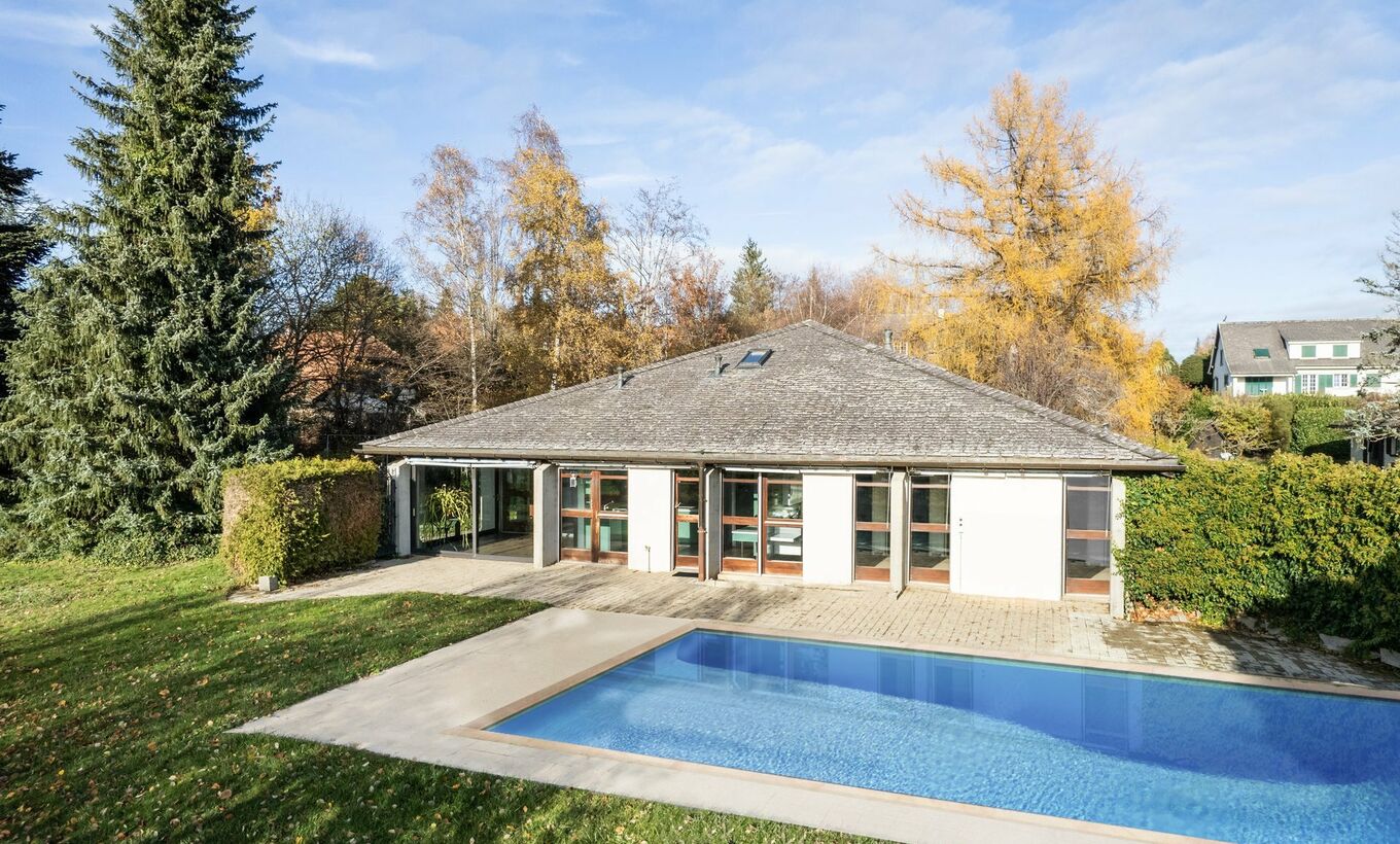 Property to renovate in a popular residential area