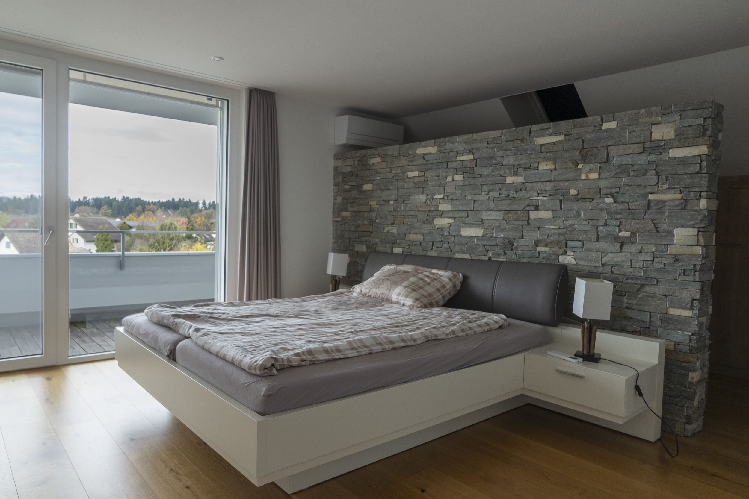Schlafzimmer 1