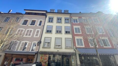 Appartement de 4 pièces avec machine à laver et à sécher.
