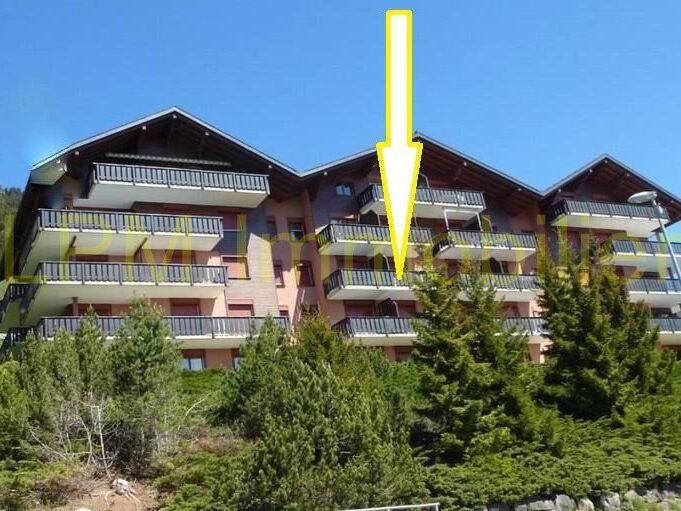 Pretty studio, well located with beautiful view and private parking space