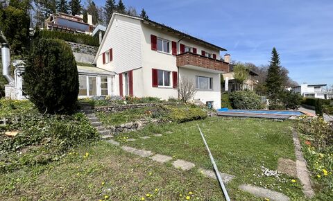 **Einfamilienhaus mit eigenem Pool und schöner Aussicht**
