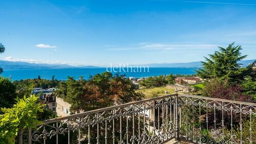 Splendide logement de standing entièrement rénové avec vue sur le lac