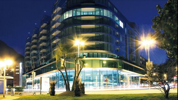 Exclusive lakefront apartment