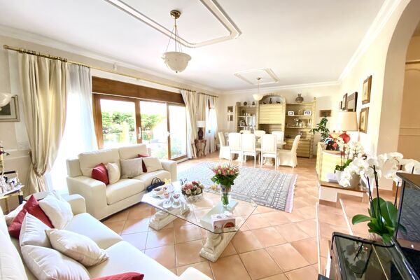 Charming Town-House style villa in the heart of Collonge-Bellerive