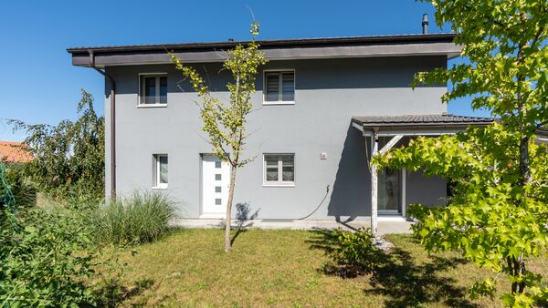 Jolie villa contemporaine à deux pas du golf à Vuissens