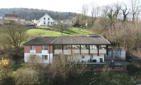 Single-family house with separate apartment, terrace and double garage