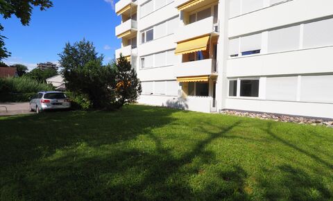 Renovated ground floor apartment with outdoor parking space