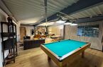 Halle moderne avec surfaces de stockage et administratives