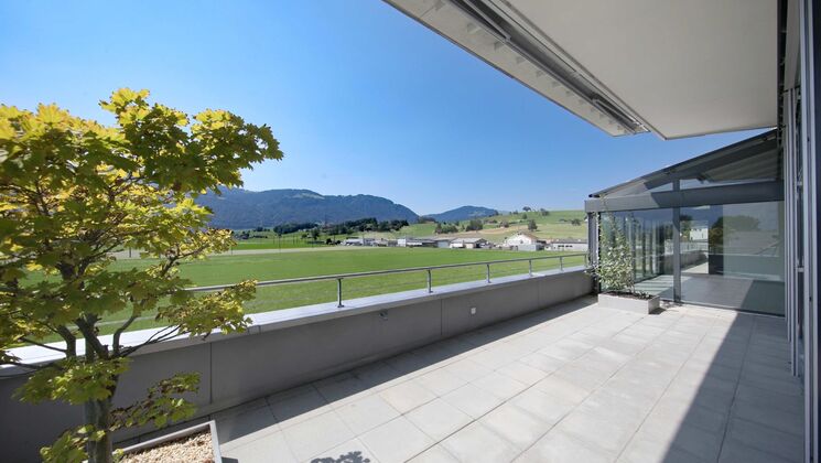 Attique CH-8856 Tuggen, Etzelstrasse 8