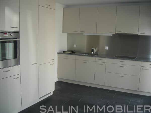 SPACIEUX TRIPLEX 5½ PIECES
AVEC PART AU JARDIN