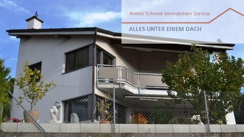 Freistehendes, grosses Einfamilienhaus