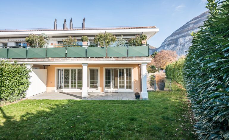 Bel appartement en rez de jardin