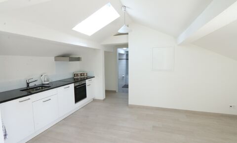 Hübsche Dachwohnung mit Balkon