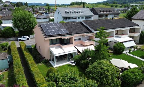 Maison d'angle mitoyenne bien entretenue avec jardin d'hiver, jardin e