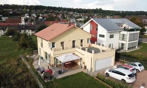 Modern detached house with garden and double garage