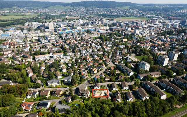 Grundstück mit bewilligtem Neubauprojekt an ruhiger Lage