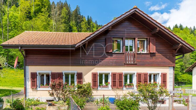 Joli chalet rénové avec studio indépendant à Treyvaux