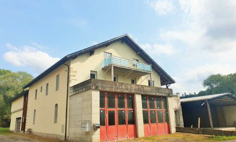 Yield building of 5 apartments + garages / depots