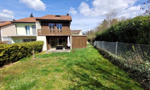 Semi-detached house composed of 5.5 rooms