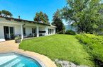 Herrliche Villa mit schönem Swimmingpool in exklusiver Wohngegend