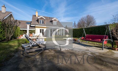 Charming house facing due SOUTH in absolute calm