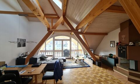 4.5 pces spacieux (148 m2) avec cachet et cheminée
