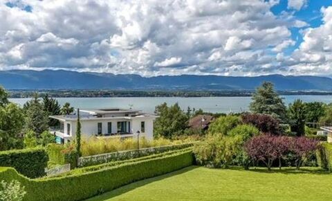 Property on the hillsides of Cologny