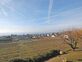 Vue - vignes - bourg - lac et montagnes