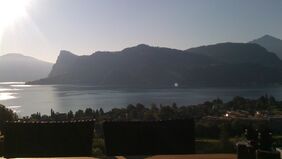 5.5-Zimmer Doppel-Einfamilienhaus in Hergiswil, mit einer atemberaubenden Sicht auf den Vierwaldstädtersee und die Berge, zu verkaufen.