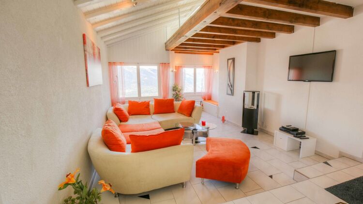 3 bedroom apartment totaly renovated close to the cable car!