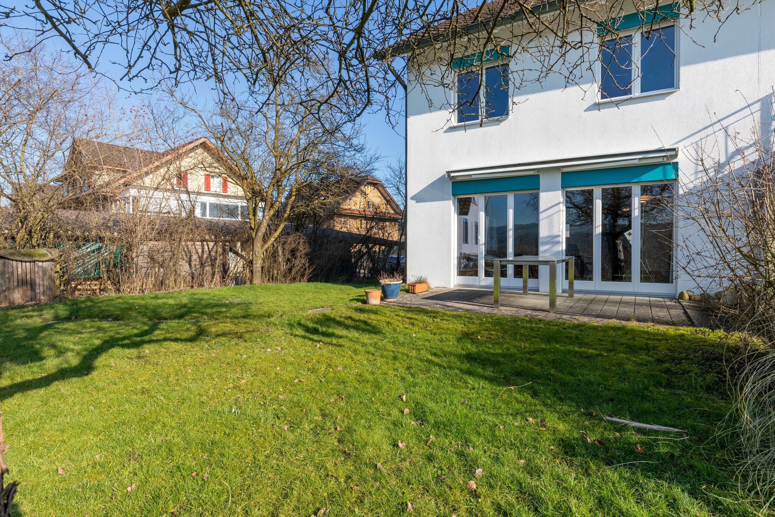 Gartensitzplatz und Umschwung