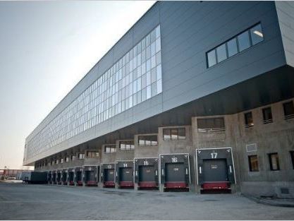 Logistics premises with 4'500 m² offices