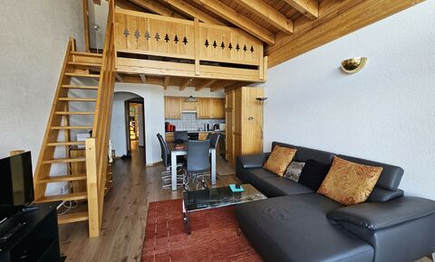 Bel appartement de 3.5 p. + mezzanine en attique avec parc couvert