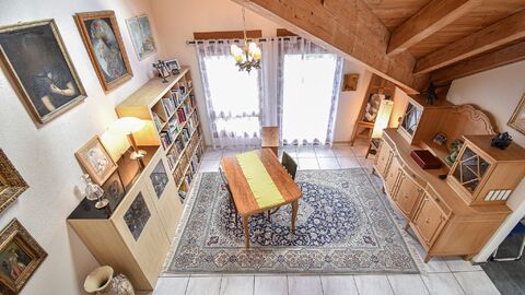 Charmante, helle 2.5-Zimmer-Dachwohnung mit Galerie an ruhiger Lage