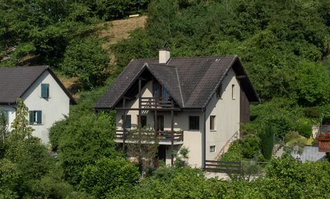 Maison individuelle dans un cadre verdoyant, au calme et avec une vue