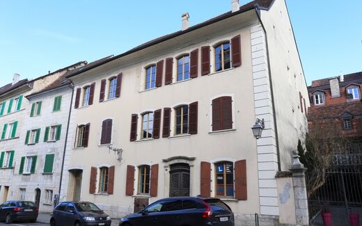Superbe appartement de 240 m2 au centre de la cité avec terrasse.