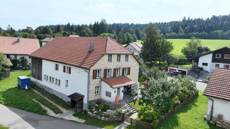 House CH-2353 Les Pommerats