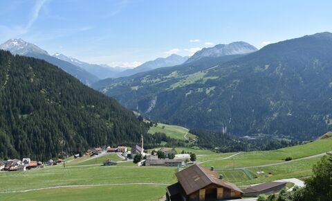 3 1/2 Zimmerwohnung mit traumhafter Aussicht in die Bergwelt