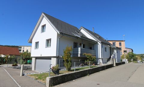 Aussergewöhnlich viel Platz an attraktiver Lage und praktisch neu!