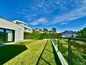Ultra Moderna Villa di Lusso con Splendida Vista sul Lago e sul Verde