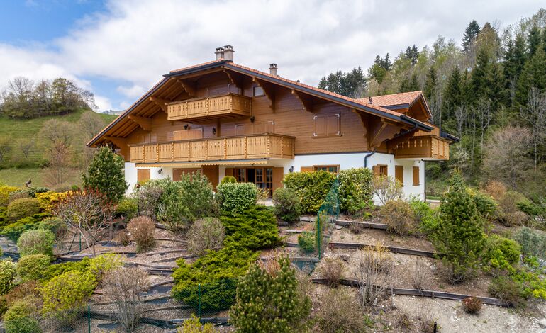 Duplex de charme avec jardin et vue sur la vallée