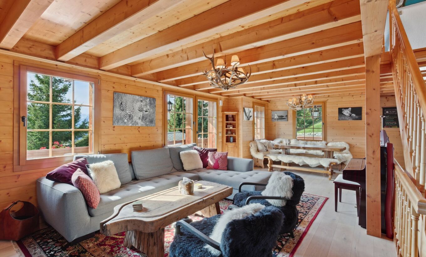 Geräumiges Familienchalet mit Heimkino und Innen-Jacuzzi
