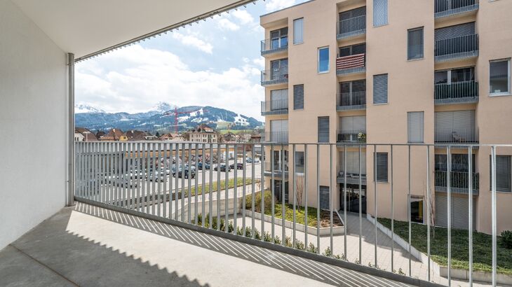 2 RENTS OFFERED - 3.5 rooms on the 2nd floor with balcony