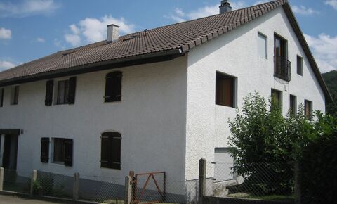 Rental house with three large apartments