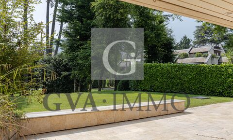 Superb duplex with terrace in the heart of a magnificent private park