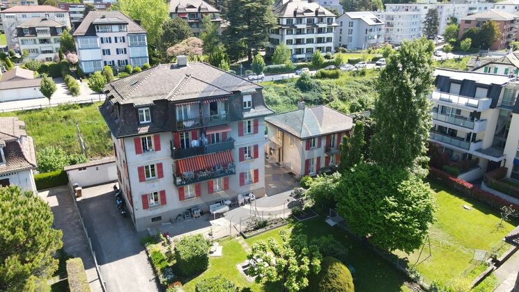 APPARTEMENT DE 3 PIÈCES AVEC ESPACE EXTÉRIEUR AU CENTRE-VILLE