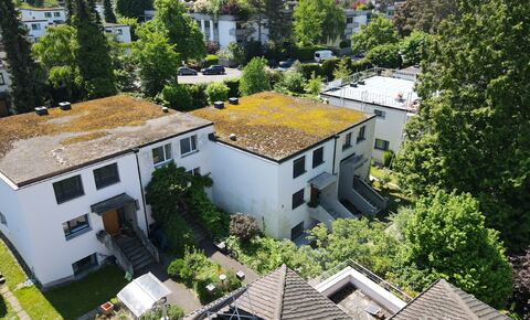 Maison individuelle mitoyenne avec jardin dans un endroit recherché à