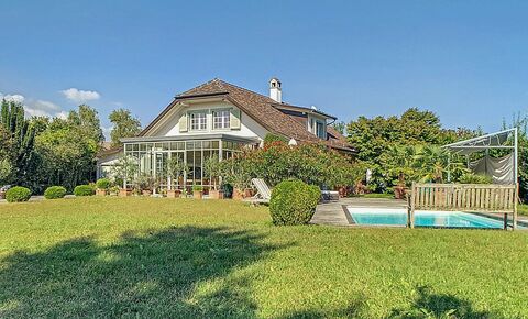Vendue par nos soins en exclusivité : grande villa de caractère